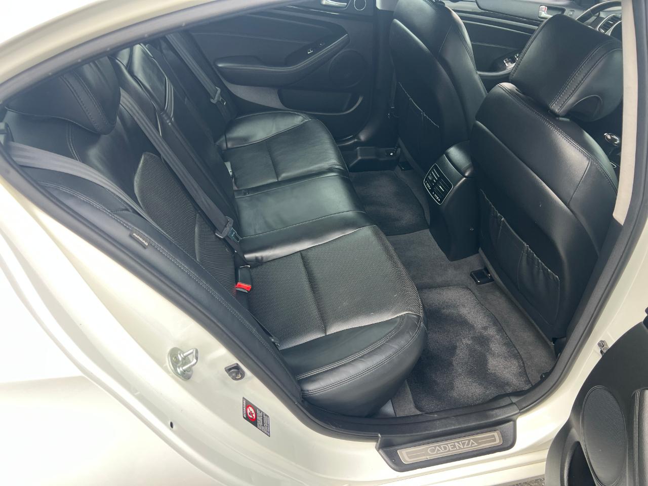 Kia Cadenza Premium 2016