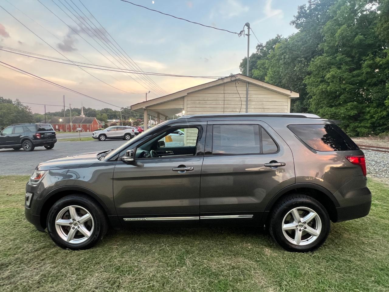 Ford Explorer XLT 4WD 2017