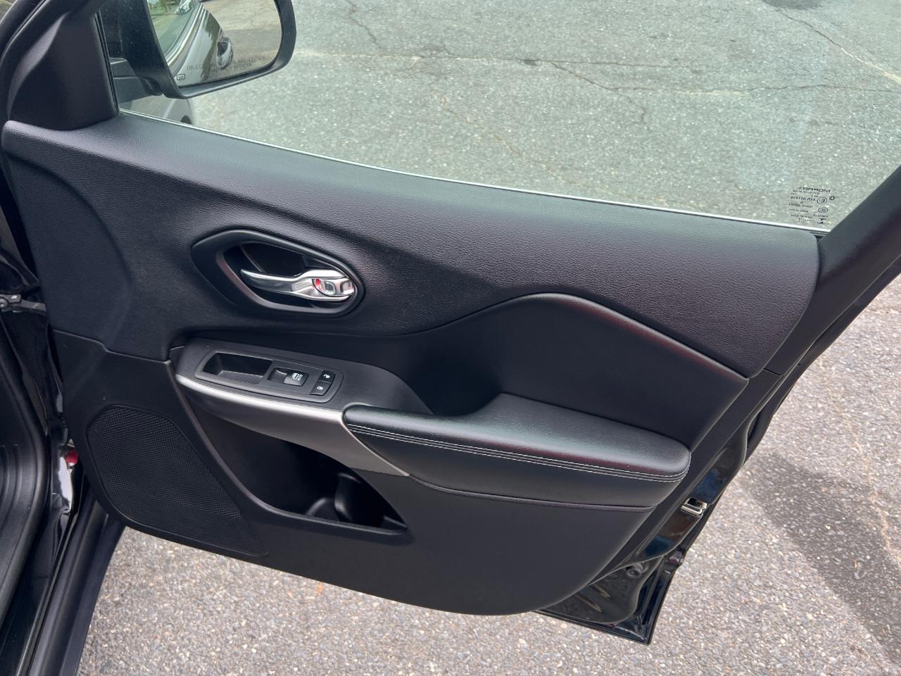 Jeep Cherokee Latitude Plus FWD 2019