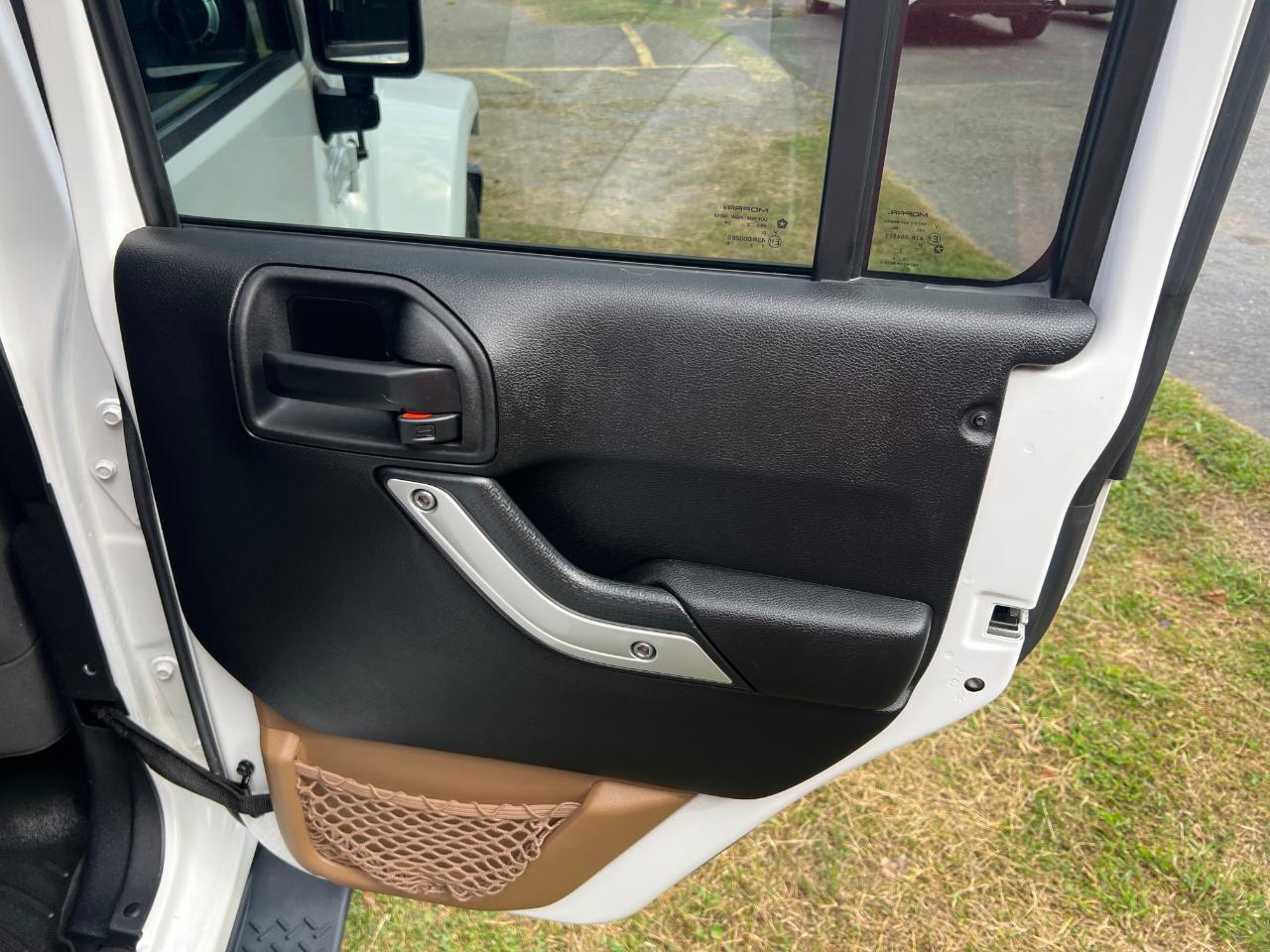 Jeep Wrangler Unlimited Sahara 4WD 2014