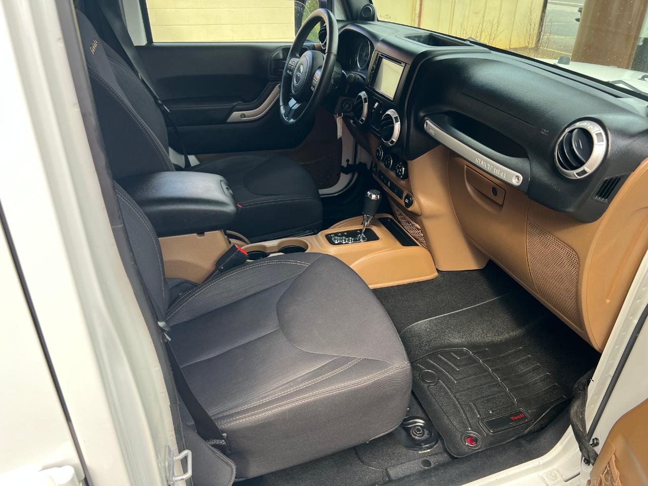Jeep Wrangler Unlimited Sahara 4WD 2014