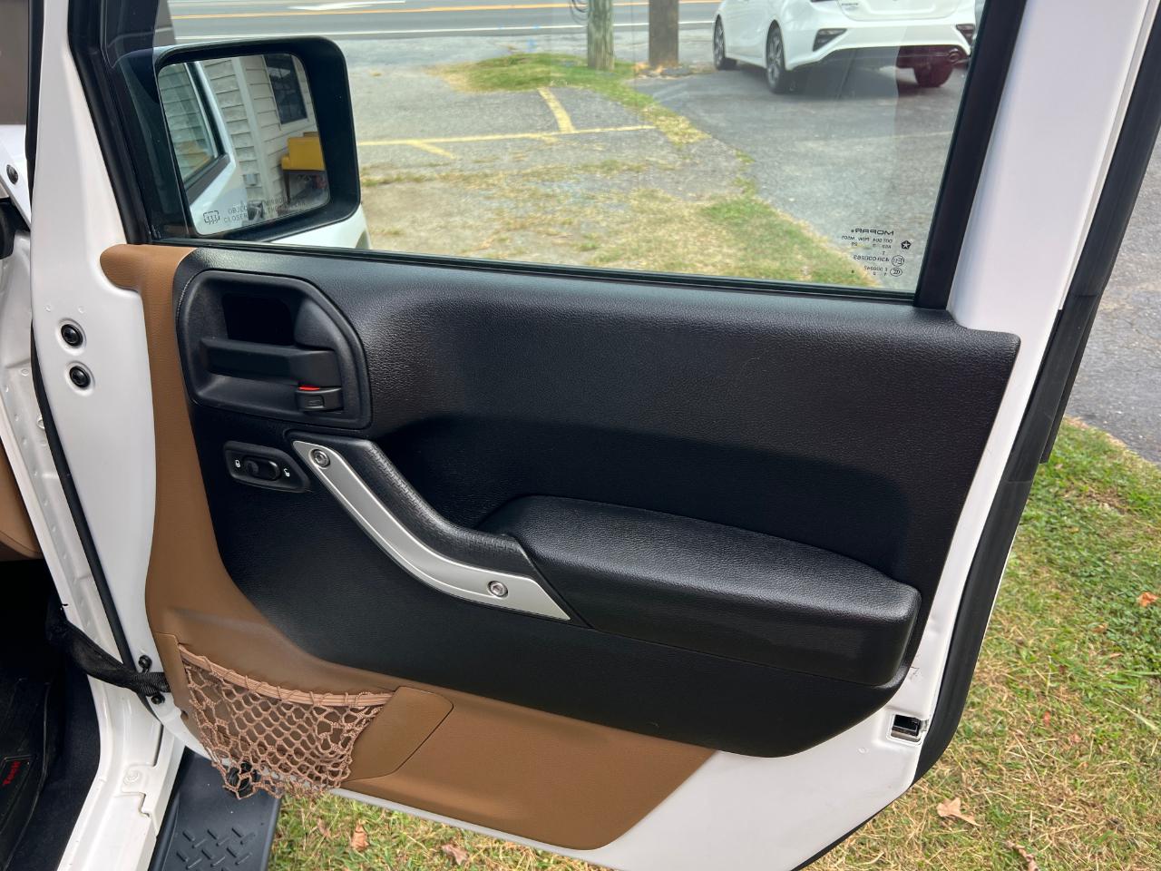Jeep Wrangler Unlimited Sahara 4WD 2014