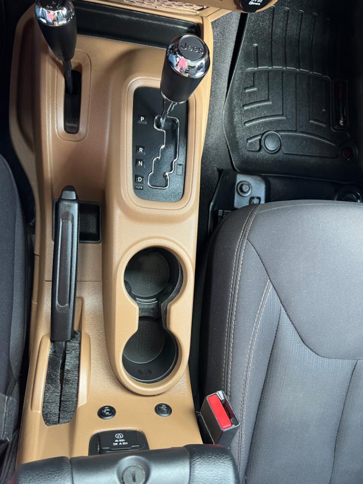 Jeep Wrangler Unlimited Sahara 4WD 2014