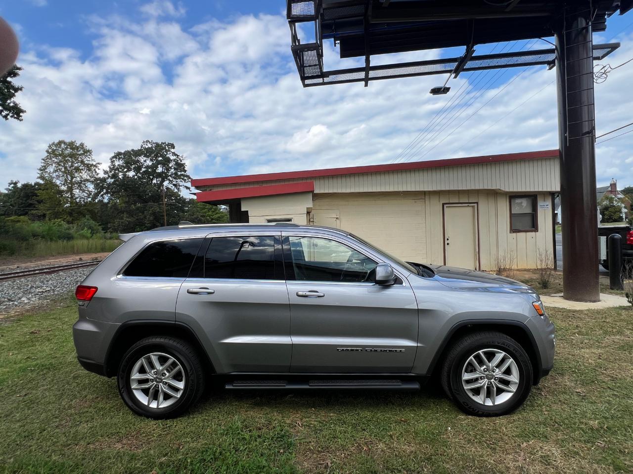 Jeep Grand Cherokee Laredo 4WD 2017