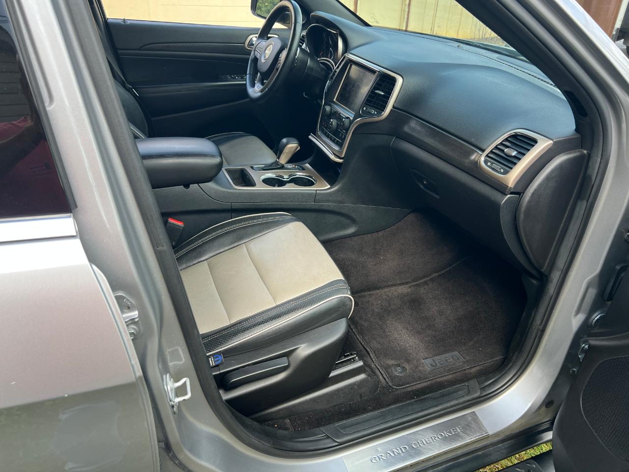 Jeep Grand Cherokee Laredo 4WD 2017