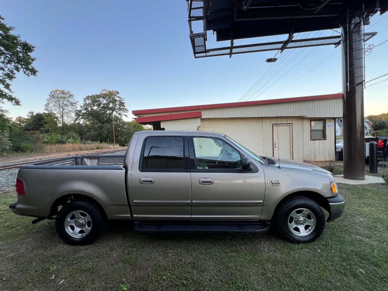 Ford F-150 XLT SuperCrew 2WD 2003