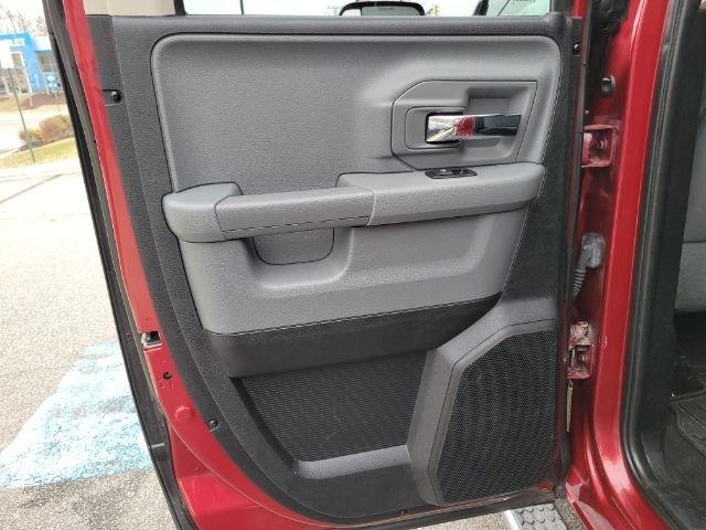 RAM 1500 4WD Quad Cab 140.5" Outdoorsman 2014