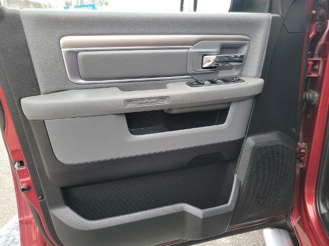 RAM 1500 4WD Quad Cab 140.5" Outdoorsman 2014