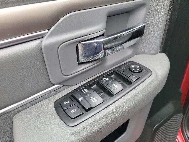 RAM 1500 4WD Quad Cab 140.5" Outdoorsman 2014