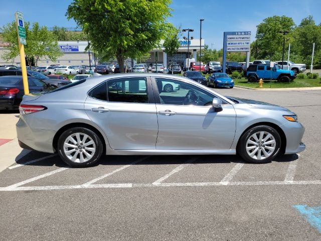 Toyota Camry XLE Auto (Natl) 2019