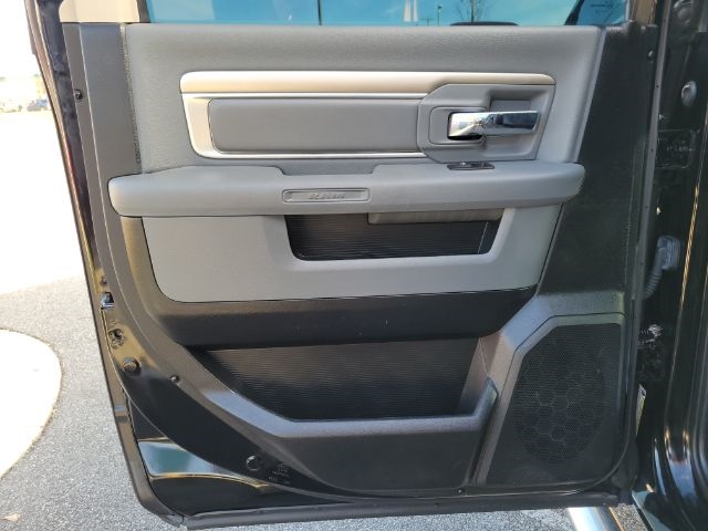 RAM 1500 4WD Crew Cab 140.5" Big Horn 2014