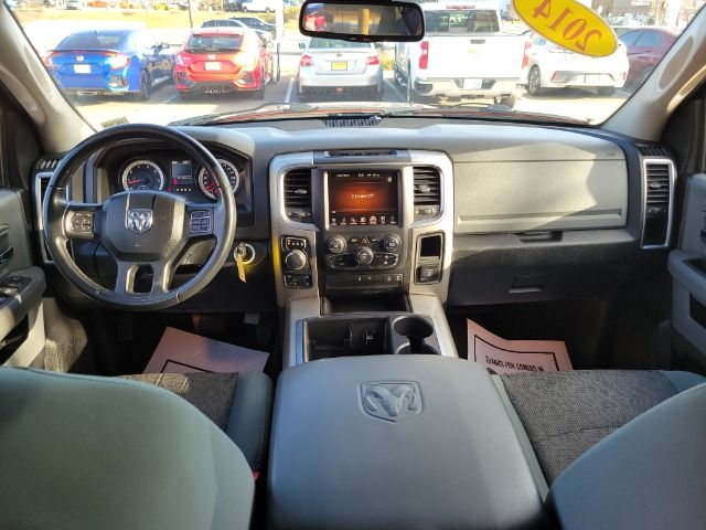 RAM 1500 4WD Crew Cab 140.5" Big Horn 2014