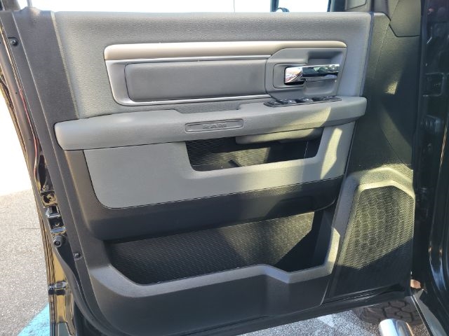 RAM 1500 4WD Crew Cab 140.5" Big Horn 2014