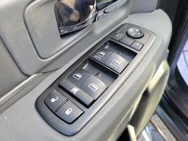 RAM 1500 4WD Crew Cab 140.5" Big Horn 2014