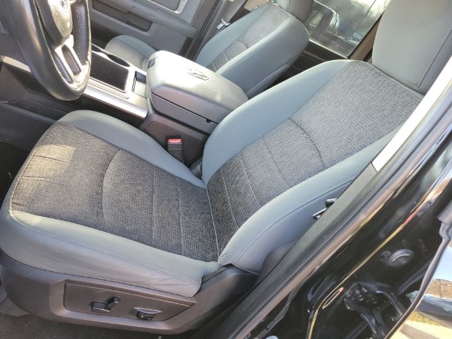 RAM 1500 4WD Crew Cab 140.5" Big Horn 2014