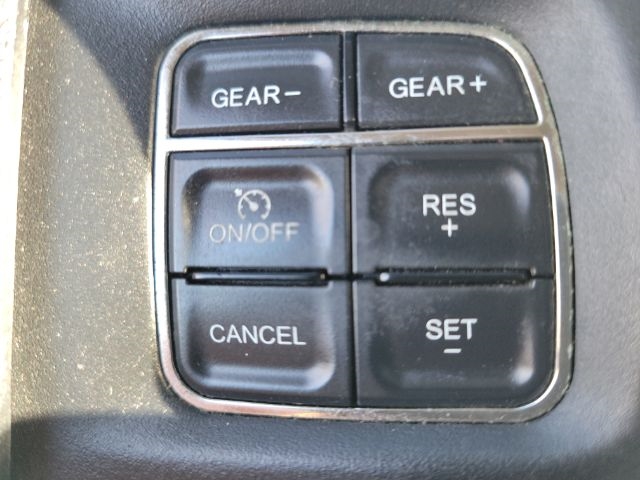 RAM 1500 4WD Crew Cab 140.5" Big Horn 2014