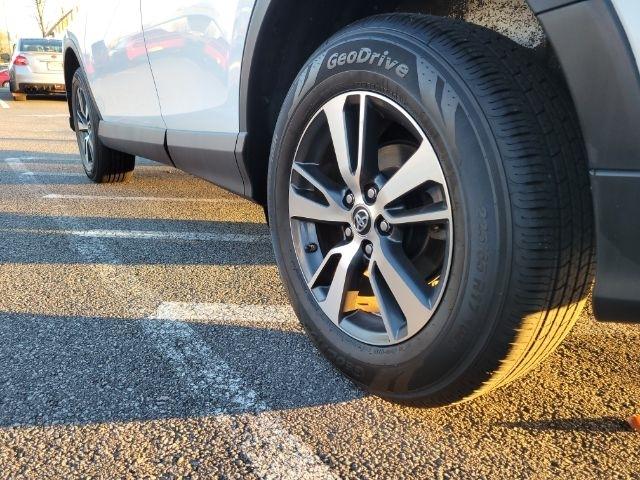 Toyota RAV4 Adventure FWD (Natl) 2018