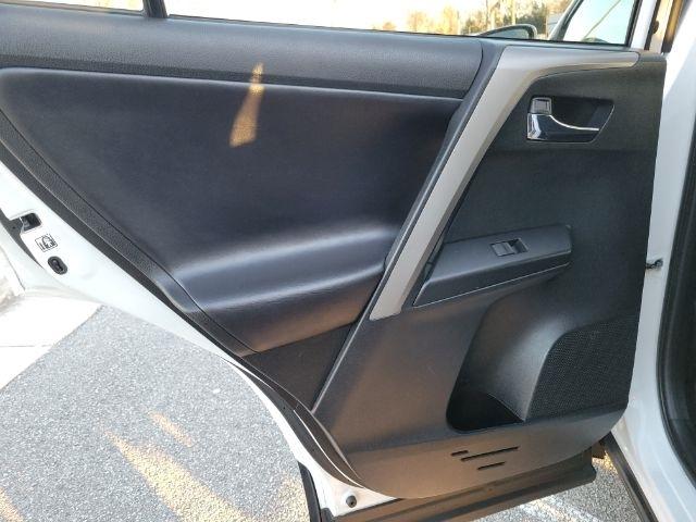 Toyota RAV4 Adventure FWD (Natl) 2018