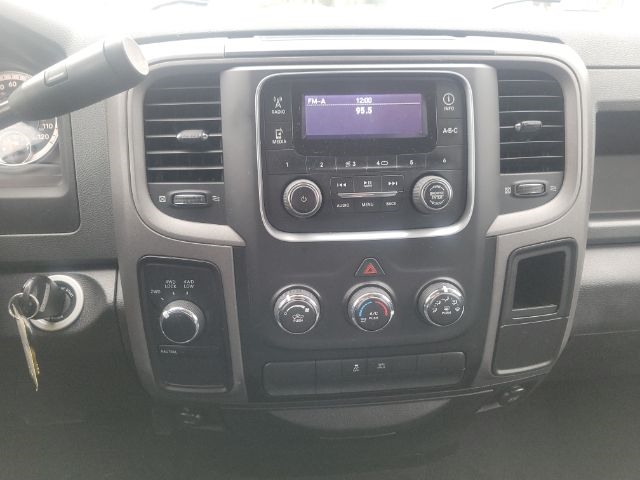 RAM 1500 4WD Quad Cab 140.5" Express 2013