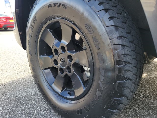 Toyota 4Runner 4WD 4dr V6 Limited (Natl) 2011