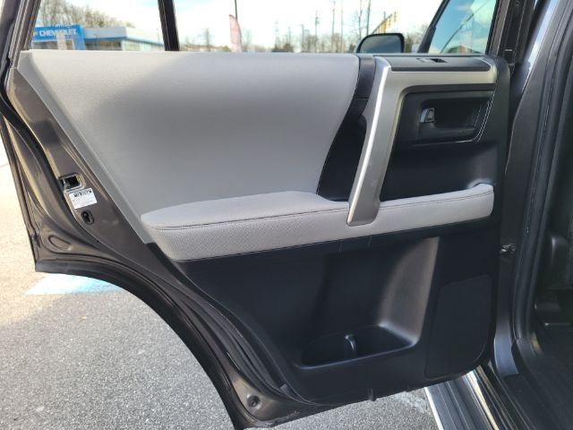 Toyota 4Runner 4WD 4dr V6 Limited (Natl) 2011