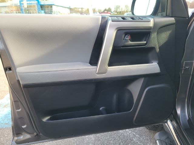 Toyota 4Runner 4WD 4dr V6 Limited (Natl) 2011