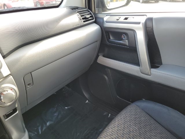 Toyota 4Runner 4WD 4dr V6 Limited (Natl) 2011