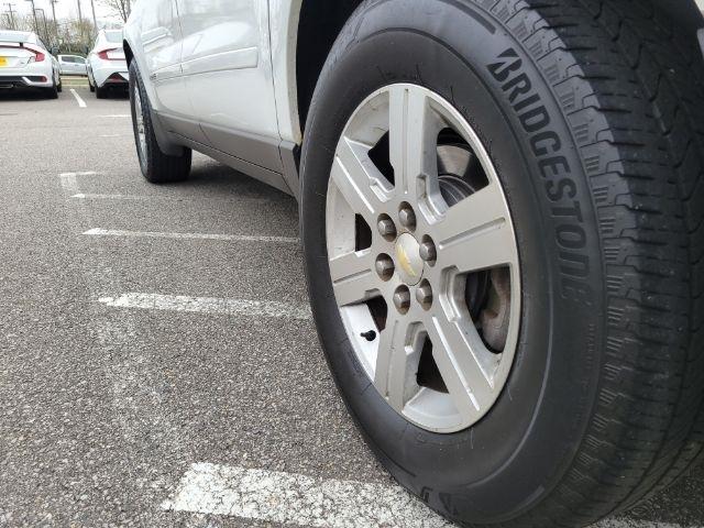 Chevrolet Traverse FWD 4dr LT w/2LT 2009