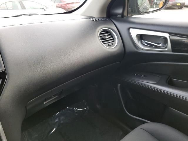 Nissan Pathfinder 4x4 SV 2019