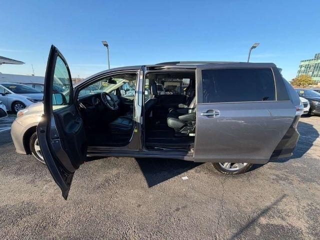 Toyota Sienna SE AWD 7-Passenger (Natl) 2019
