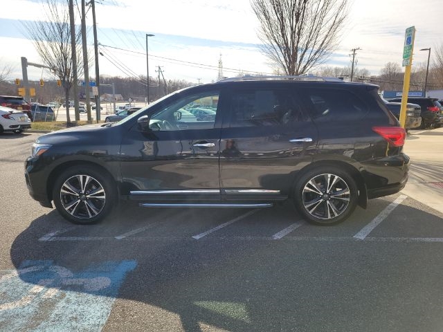 Nissan Pathfinder FWD Platinum 2019