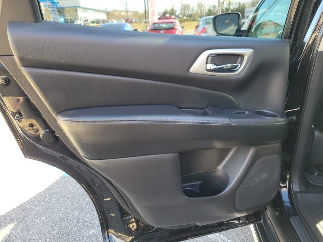 Nissan Pathfinder FWD Platinum 2019