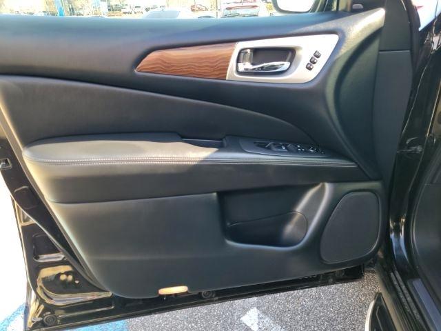 Nissan Pathfinder FWD Platinum 2019