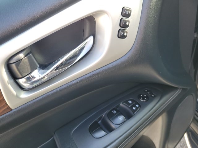 Nissan Pathfinder FWD Platinum 2019