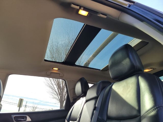 Nissan Pathfinder FWD Platinum 2019