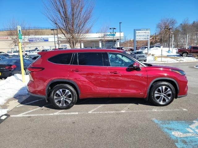 Toyota Highlander Hybrid XLE AWD (Natl) 2021
