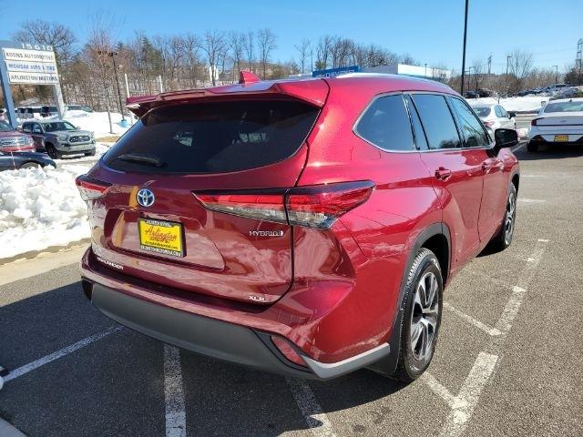 Toyota Highlander Hybrid XLE AWD (Natl) 2021