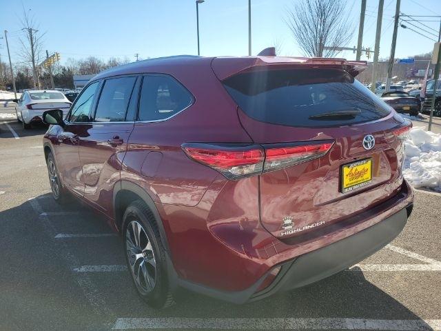 Toyota Highlander Hybrid XLE AWD (Natl) 2021