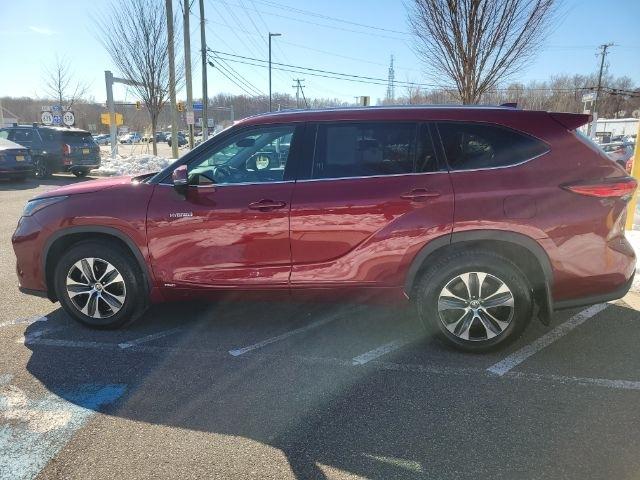 Toyota Highlander Hybrid XLE AWD (Natl) 2021