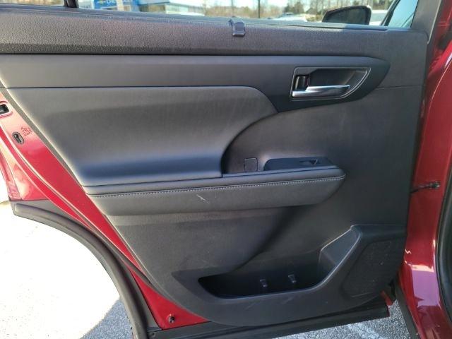 Toyota Highlander Hybrid XLE AWD (Natl) 2021