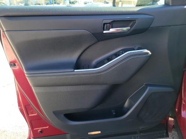 Toyota Highlander Hybrid XLE AWD (Natl) 2021