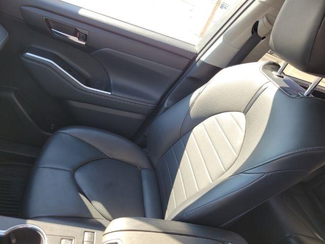 Toyota Highlander Hybrid XLE AWD (Natl) 2021