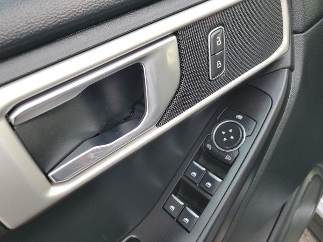 Ford Explorer Base 4WD 2022