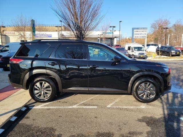 Nissan Pathfinder SV 2WD 2024