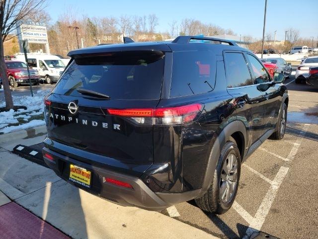 Nissan Pathfinder SV 2WD 2024