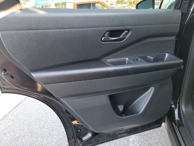 Nissan Pathfinder SV 2WD 2024