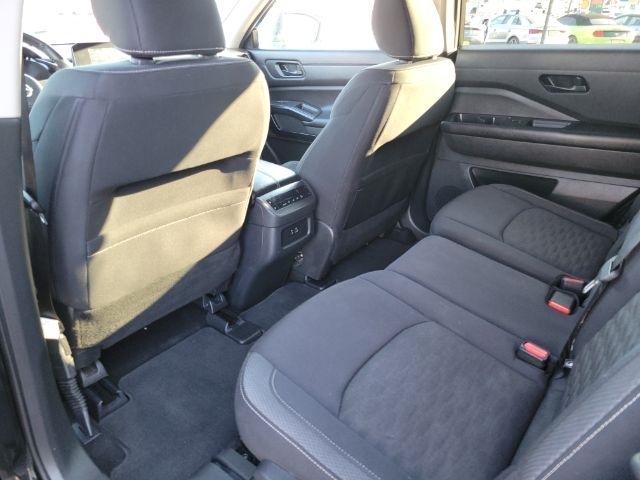 Nissan Pathfinder SV 2WD 2024