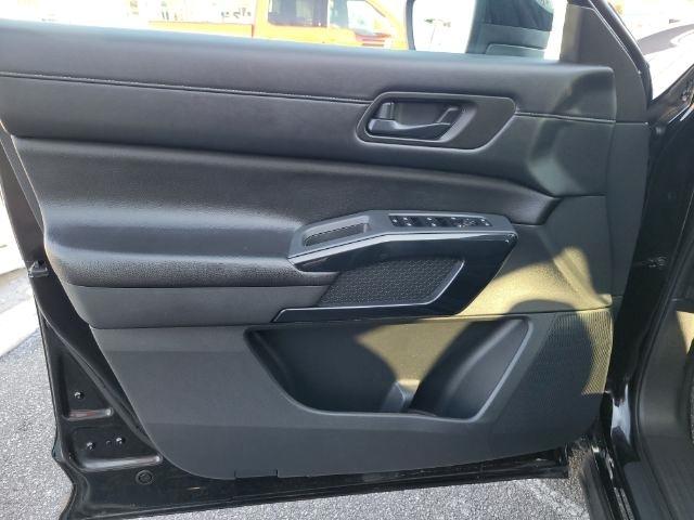 Nissan Pathfinder SV 2WD 2024