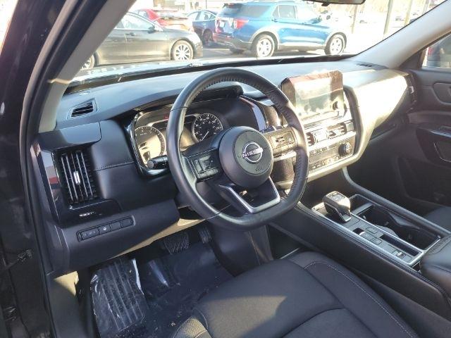 Nissan Pathfinder SV 2WD 2024