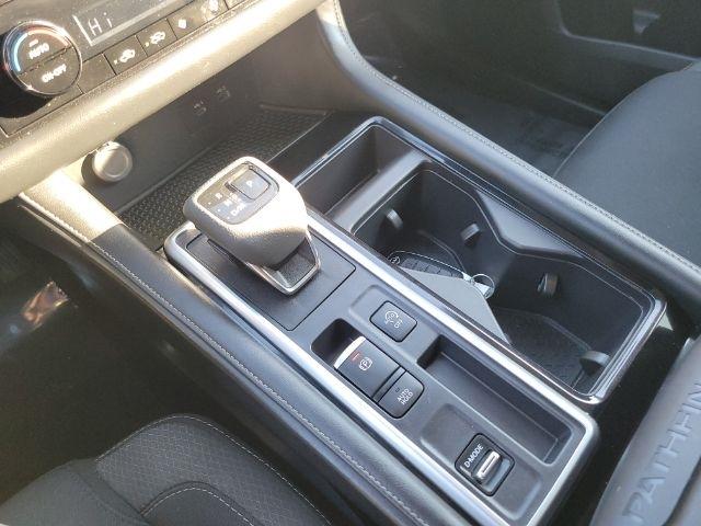 Nissan Pathfinder SV 2WD 2024